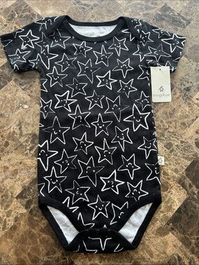 NWT 🆕 Snugabye Onesie 100% cotton Black Star-Print Short Sleeve